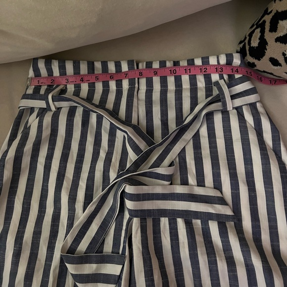 New York & Company High-Waisted Striped Shorts — Size 6 ✨ (only worn once) - Picture 9 of 10